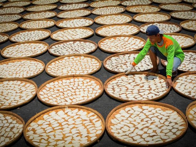 Kerupuk dan keripik olahan laut